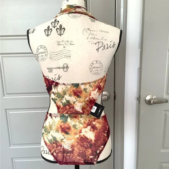 ♠️ Halter Style Bodysuit ♠️ - Picture 3 of 10